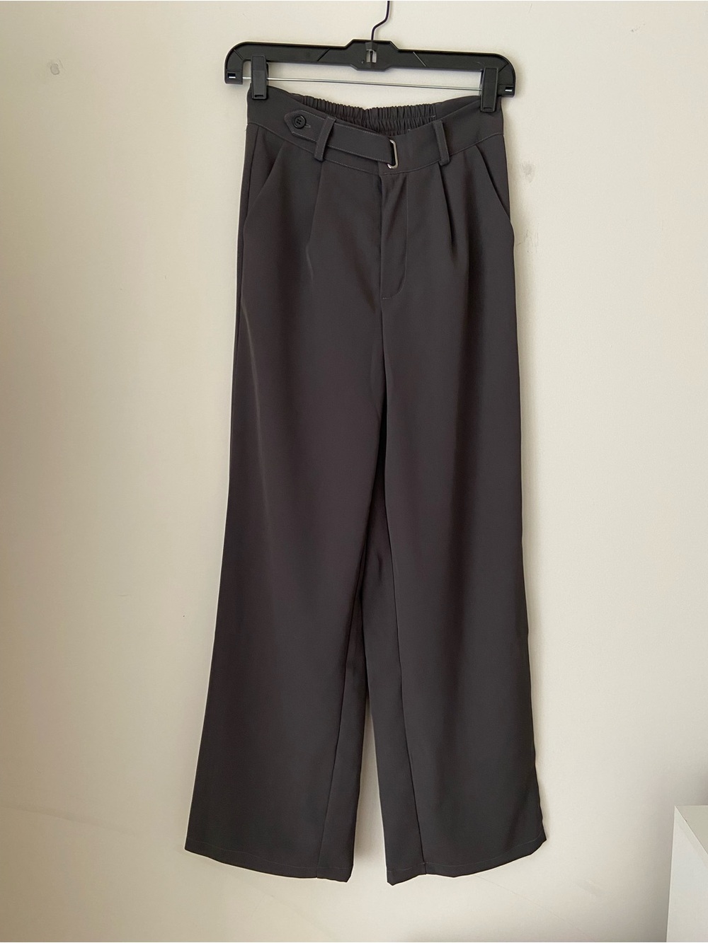 NWOT Women’s XS Dark Gray Wide Leg Dress Pants with Belt Detail